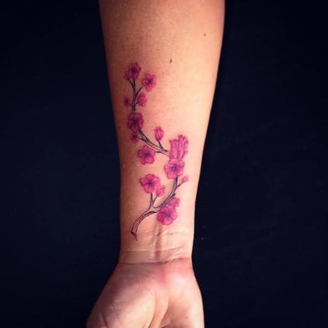 tatuagem-feminina-flor-de-cerejeira