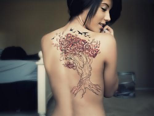 tatuagem-grande-nas-costas