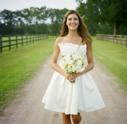 Vestido de noiva simples e bonito