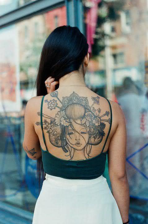 tattoo-feminina-nas-costas-gueixa-pinterest