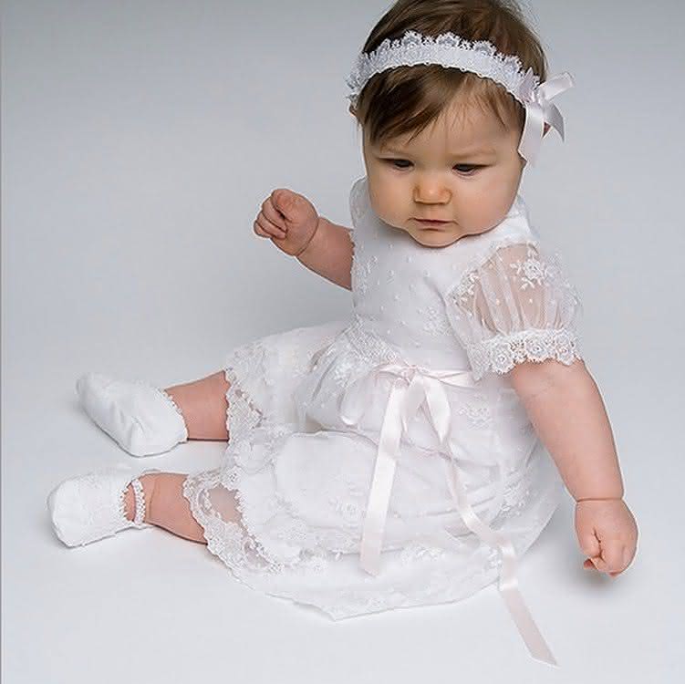 Платье для девочки 6 месяцев. Малышка в платье. Наряды для малышек. Нарядное платье для новорожденной девочки. Крестильное платье для девочки.